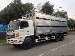 hino-fl-16-tan-thung-cho-heo-3-tang-13a02415b5