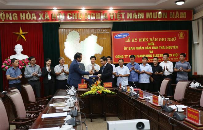 Samsung Việt Nam hỗ trợ các hộ chăn nuôi