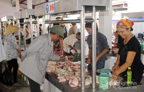 Nghệ An: Giá lợn hơi tăng nhanh, thịt lợn tăng đột biến