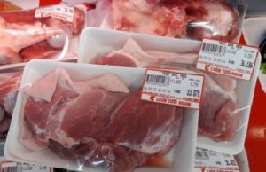 Tiêu thụ thịt heo tại TPHCM giảm, thương lái ép giá người chăn nuôi